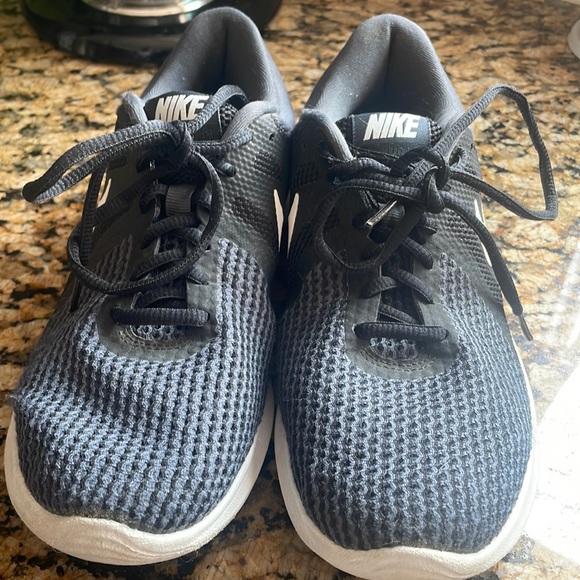 Nike Women’s Cross Trainers - Picture 1 of 5